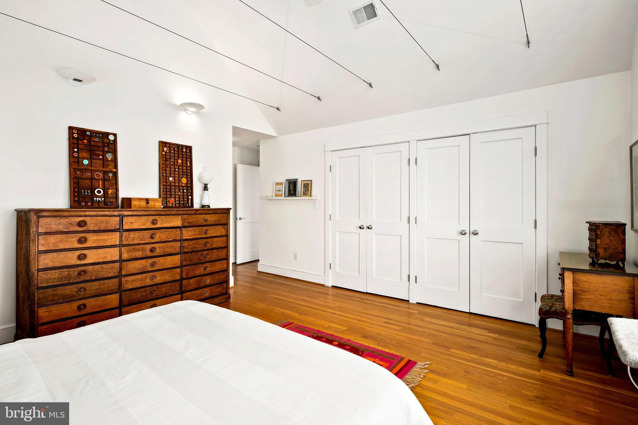 LYON VILLAGE - Residential