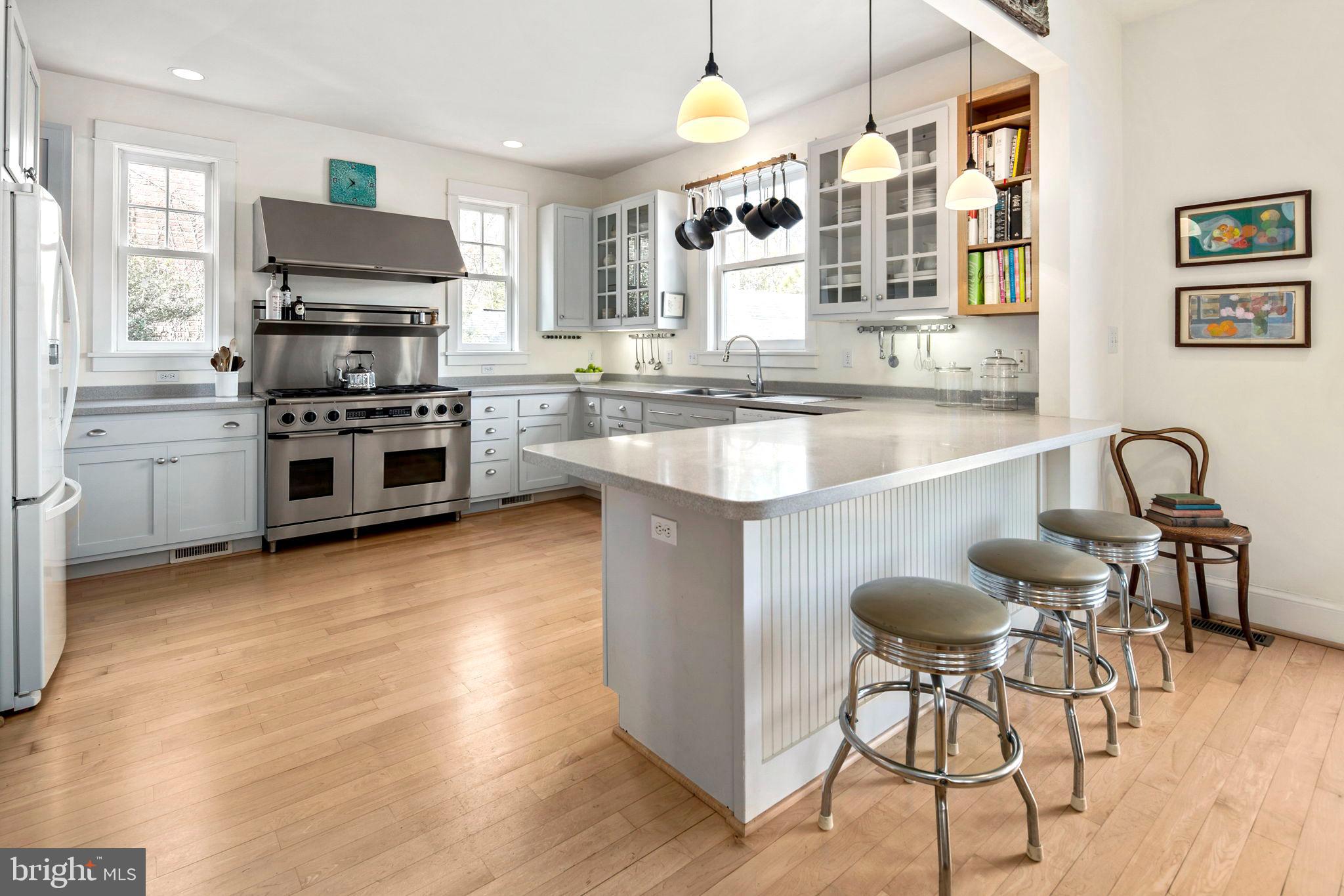 LYON VILLAGE - Residential