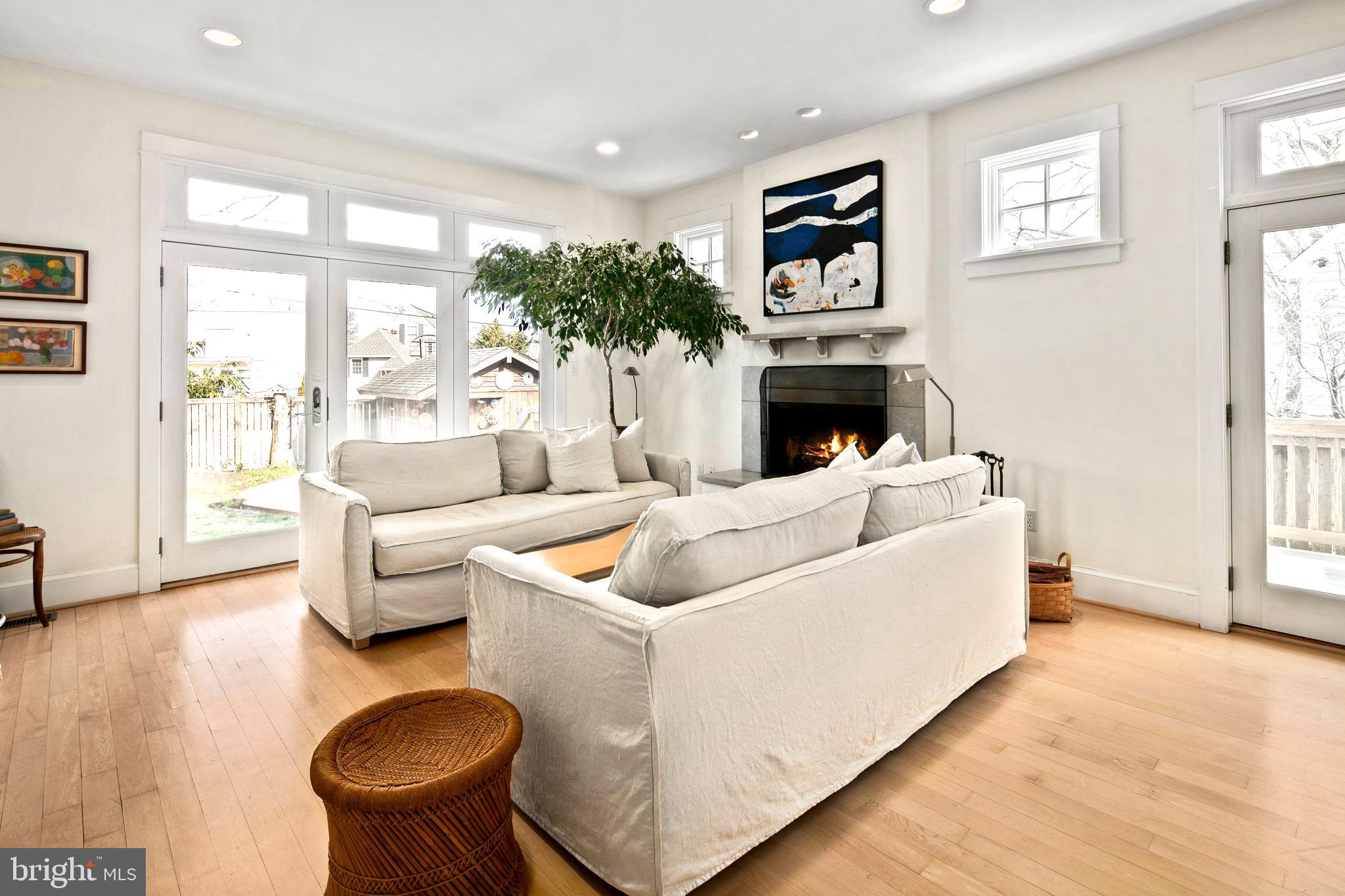 LYON VILLAGE - Residential