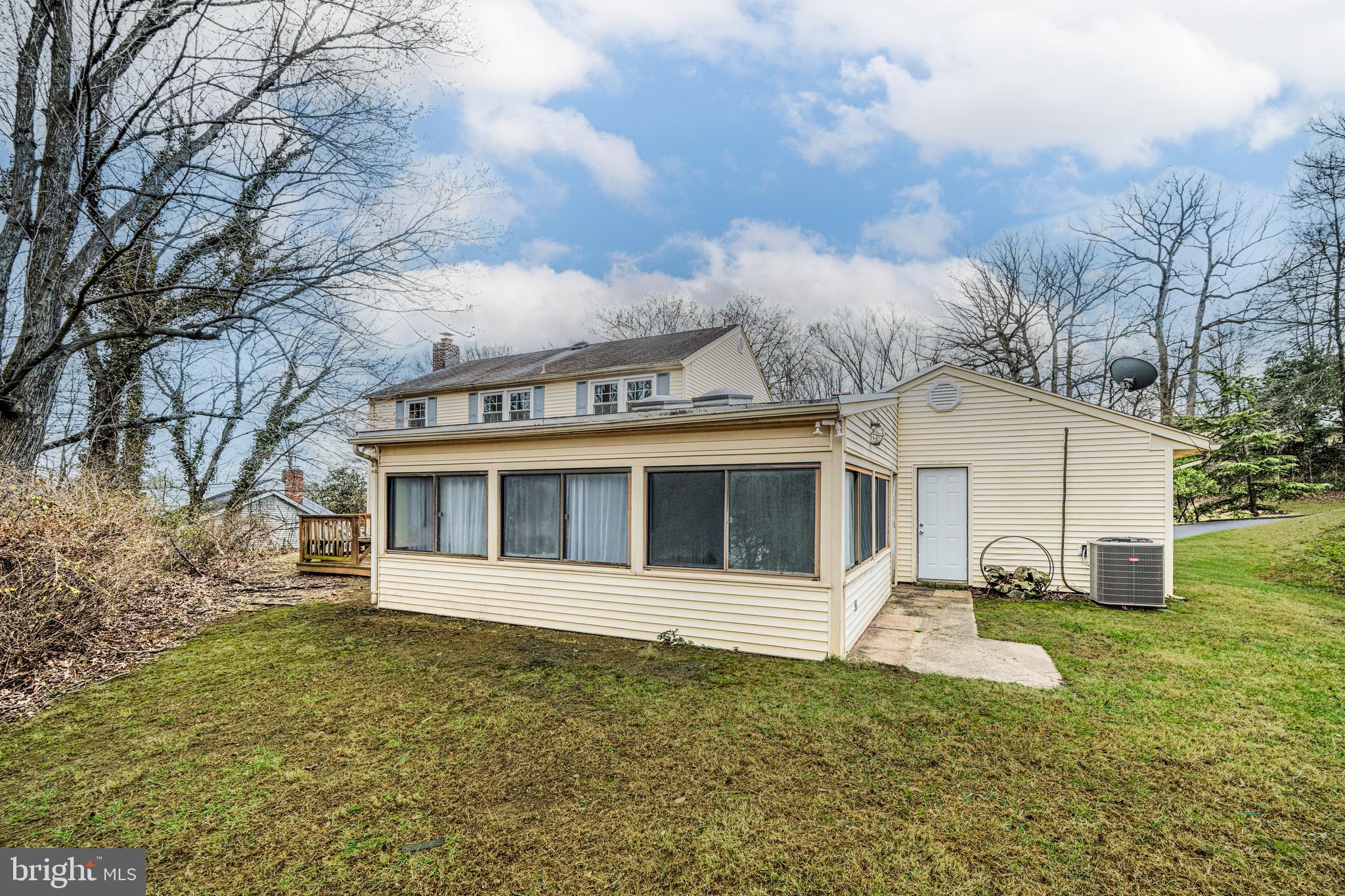 8904 ROYAL RIDGE LANE