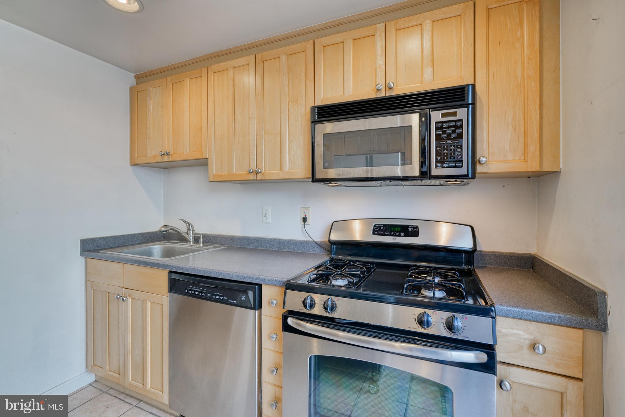 HIGHLANDTOWN - Residential Lease