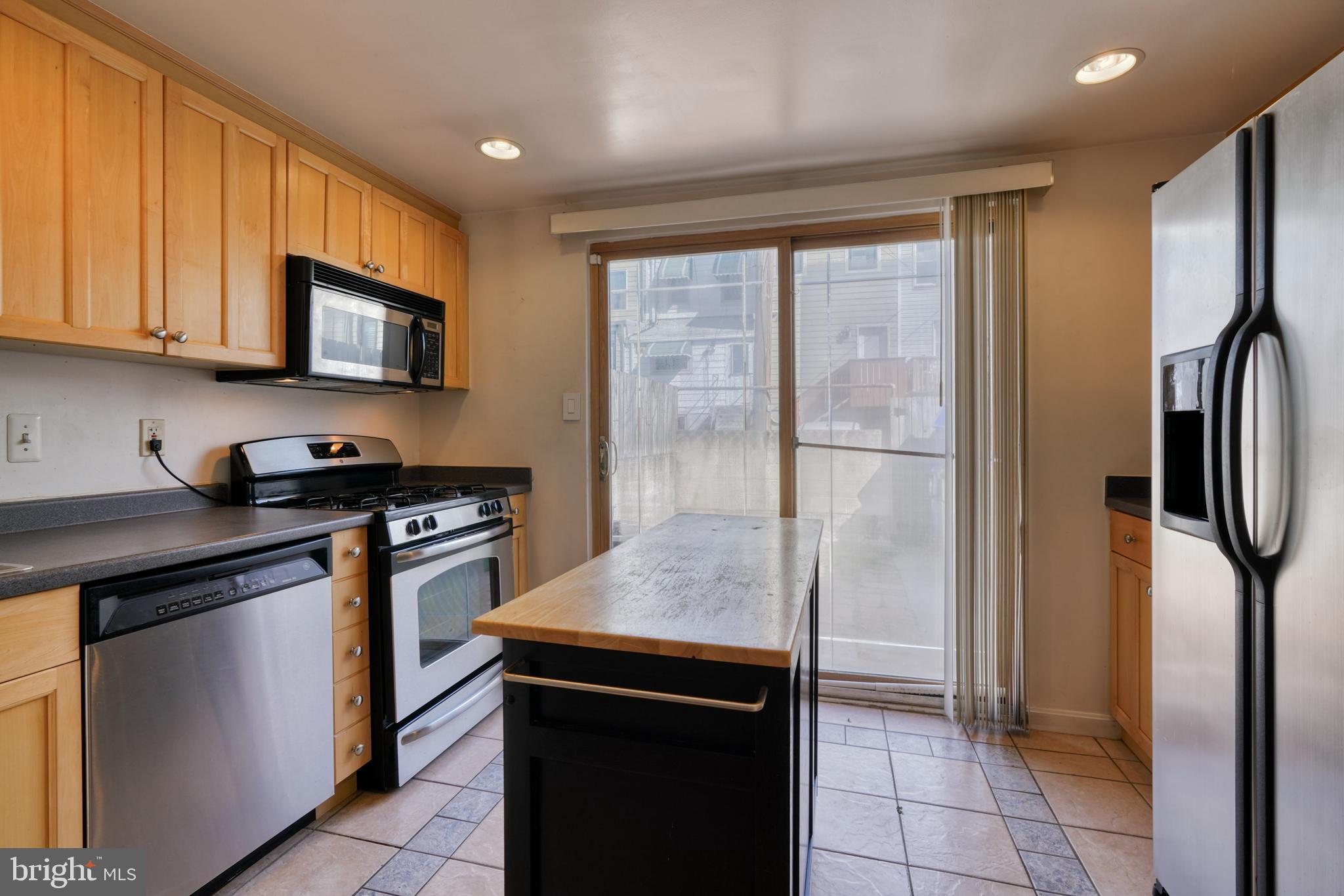 HIGHLANDTOWN - Residential Lease