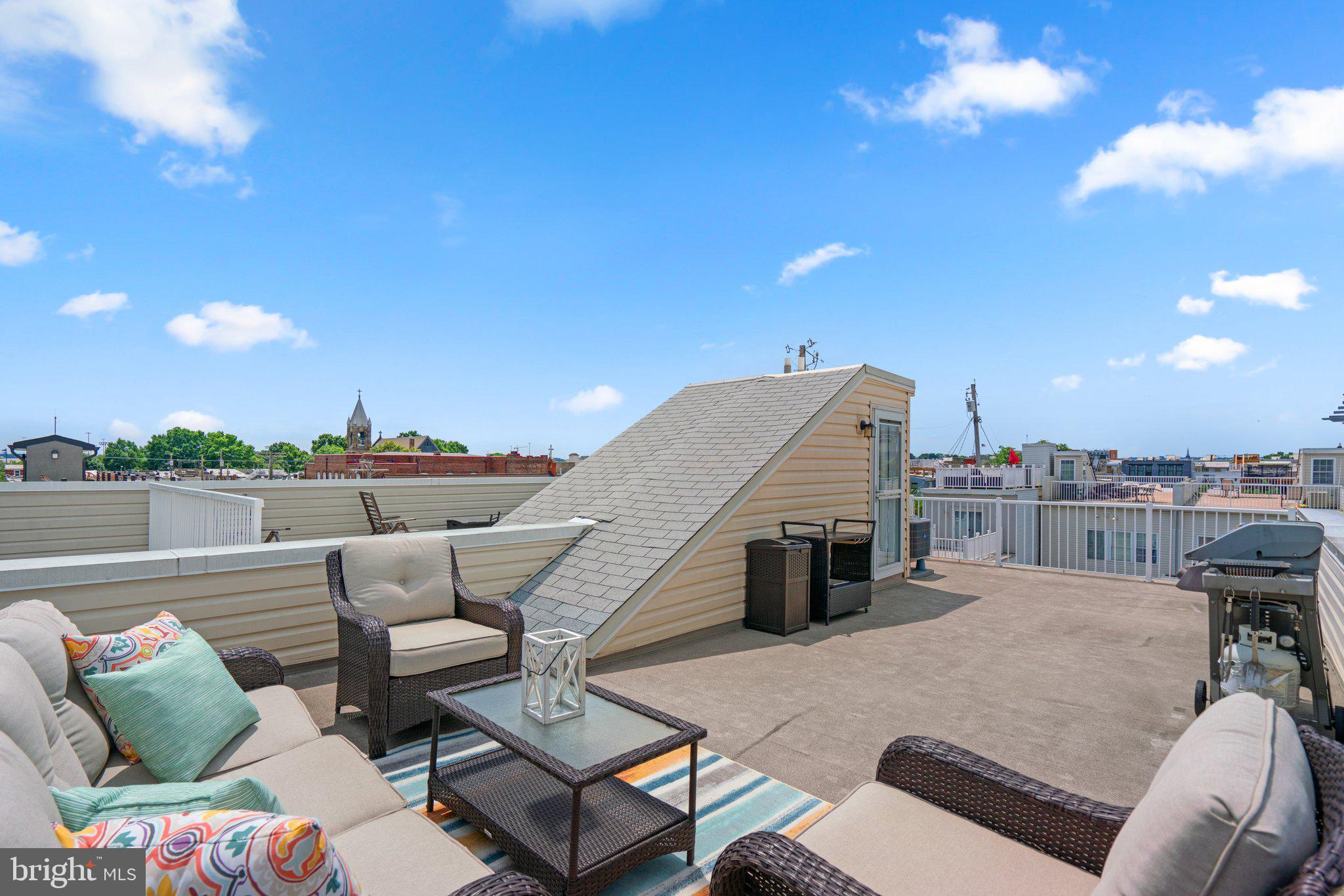 LOCUST POINT - Residential