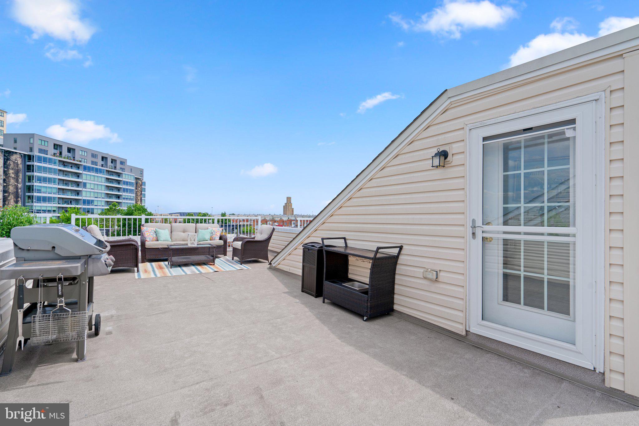 LOCUST POINT - Residential