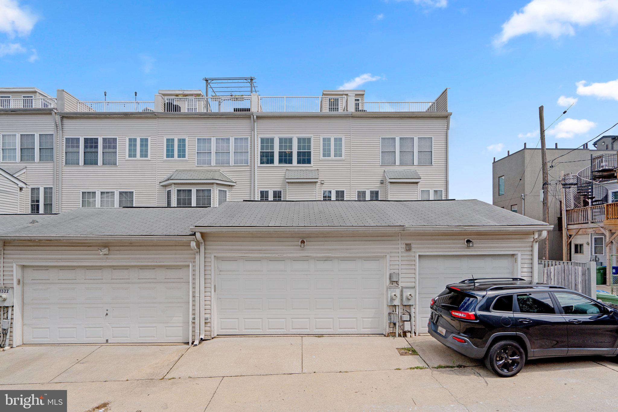 LOCUST POINT - Residential