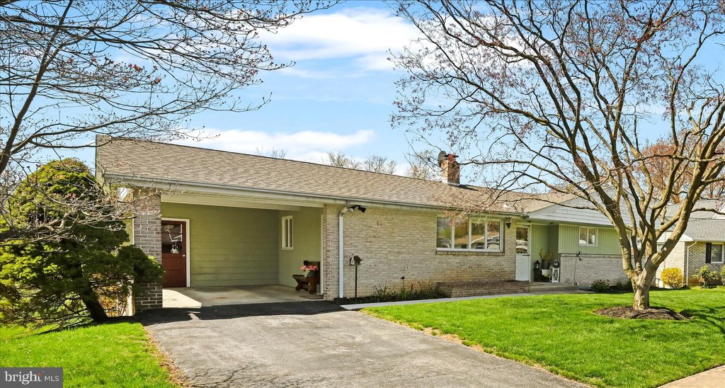 Photo of 224 N Chestnut Street, ELIZABETHTOWN, PA 17022 (MLS # PALA2085796)