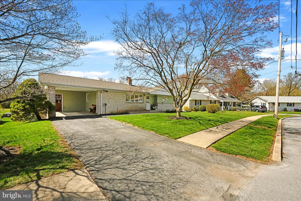 Photo of 224 N Chestnut Street, ELIZABETHTOWN, PA 17022 (MLS # PALA2085796)