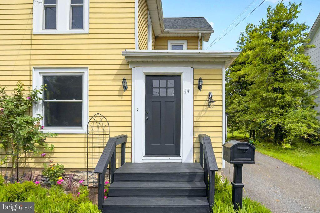 Photo of 39 W Cottage Avenue, MILLERSVILLE, PA 17551 (MLS # PALA2070054)