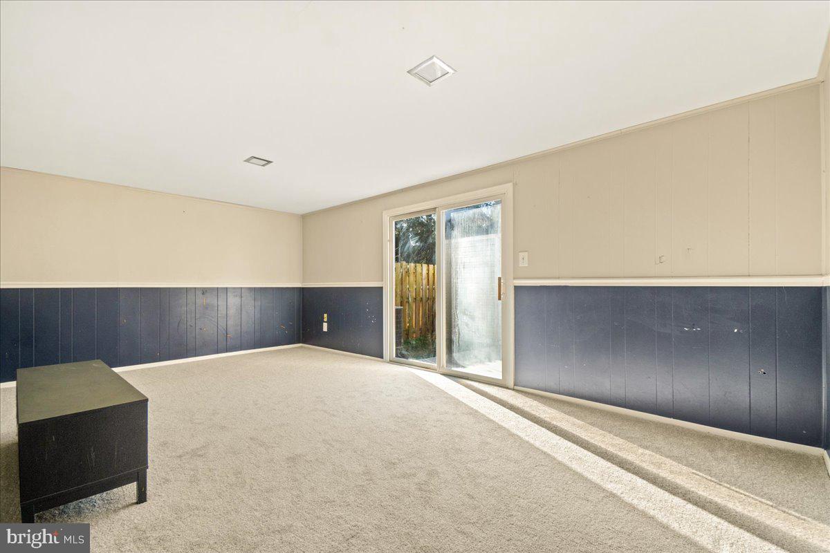 GLADE TOWN - Residential Lease