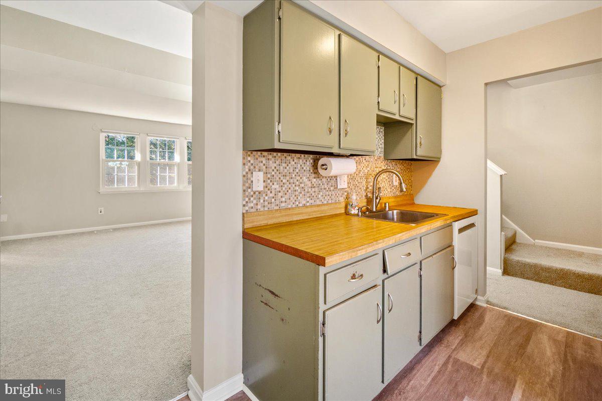 GLADE TOWN - Residential Lease