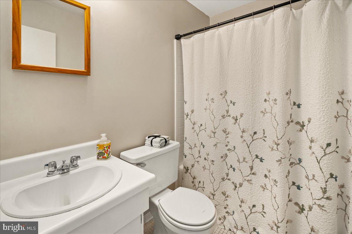 GLADE TOWN - Residential Lease