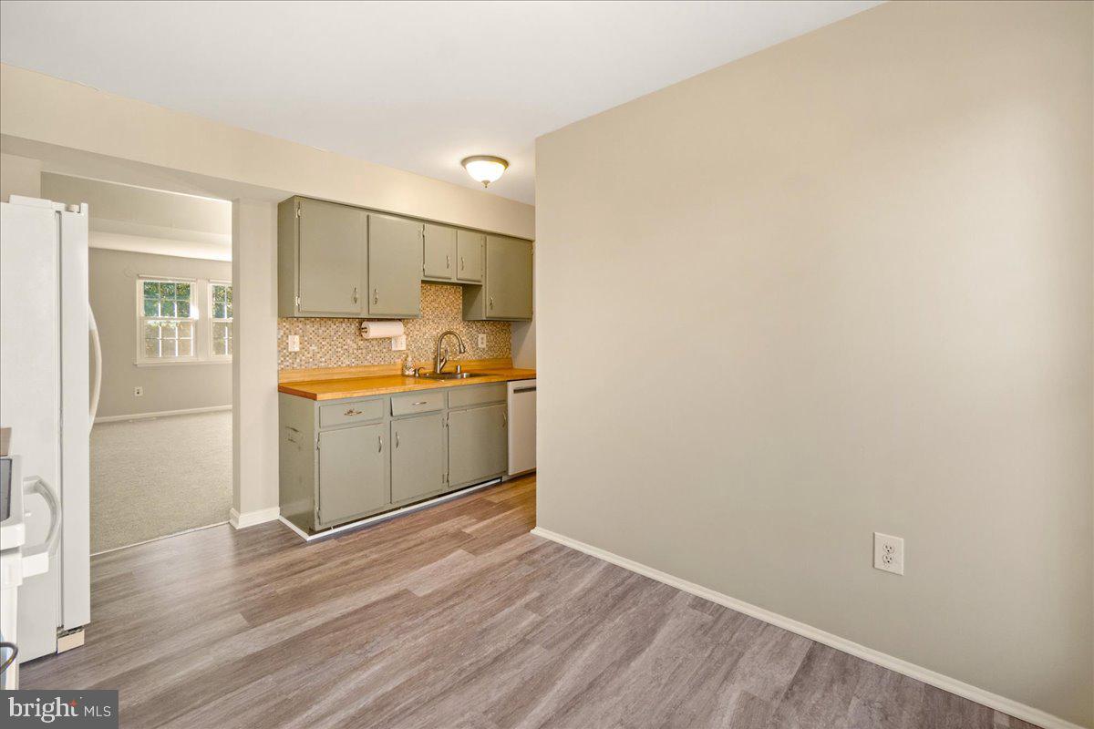 GLADE TOWN - Residential Lease