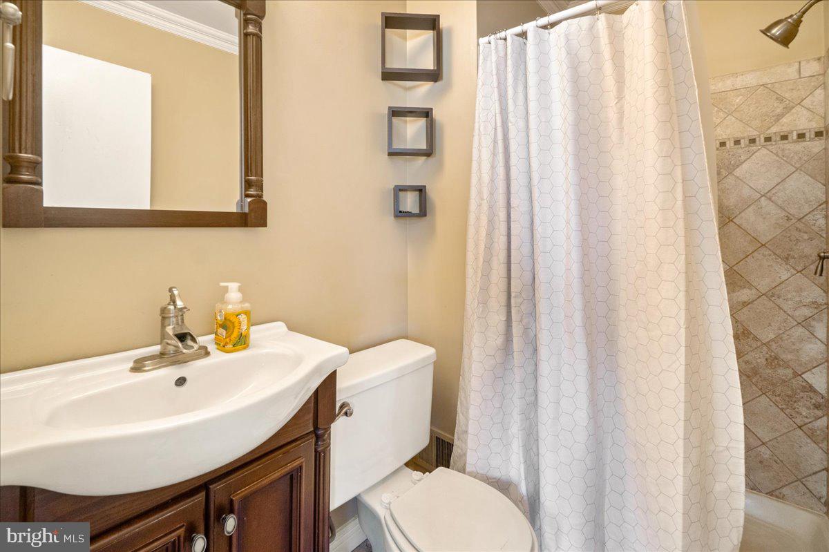 GLADE TOWN - Residential Lease