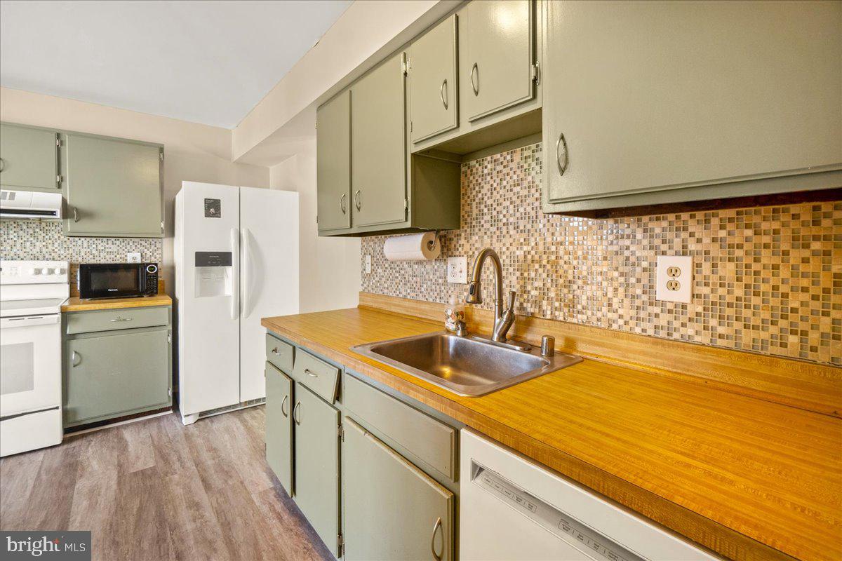 GLADE TOWN - Residential Lease