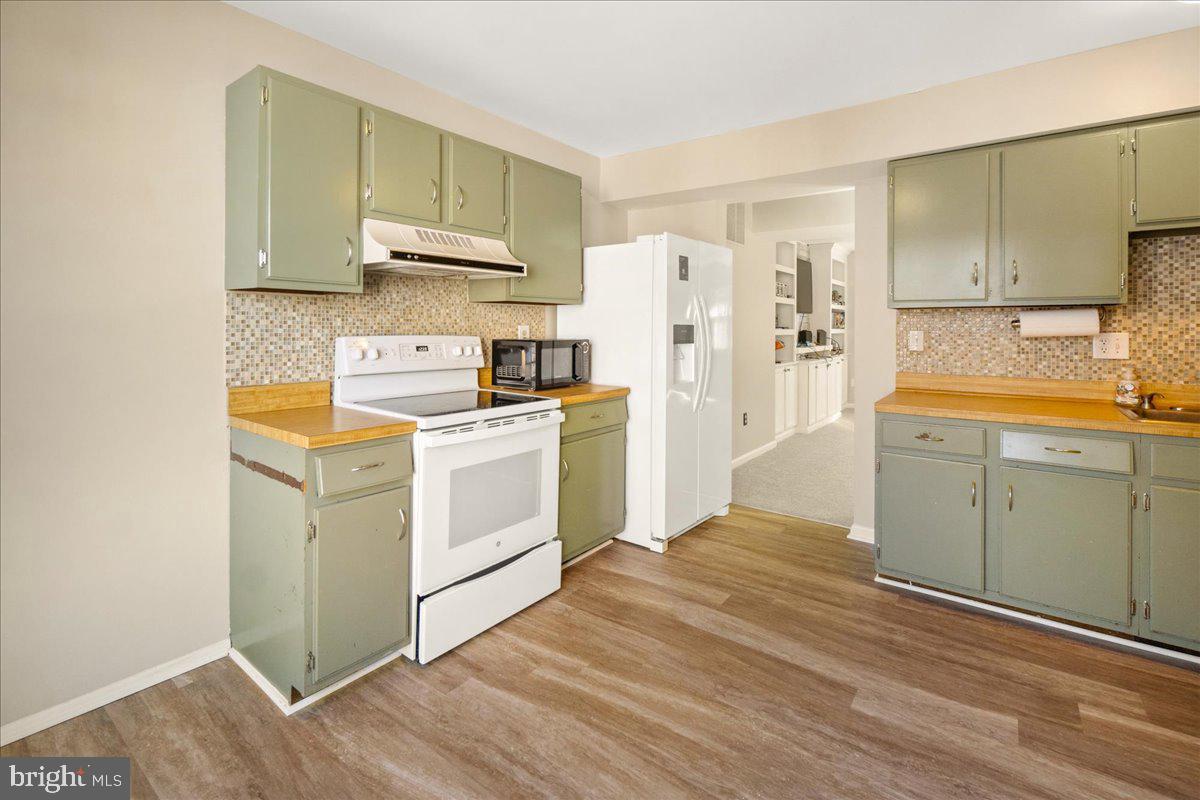 GLADE TOWN - Residential Lease