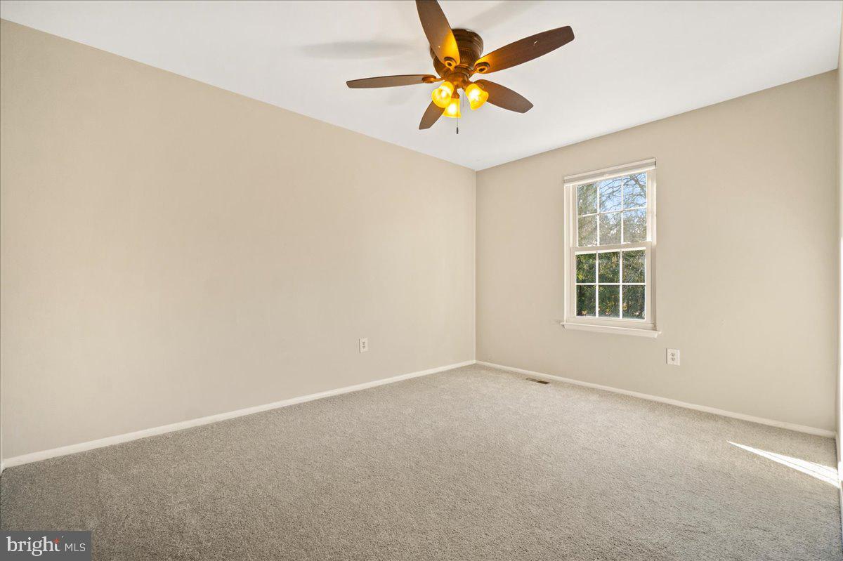 GLADE TOWN - Residential Lease