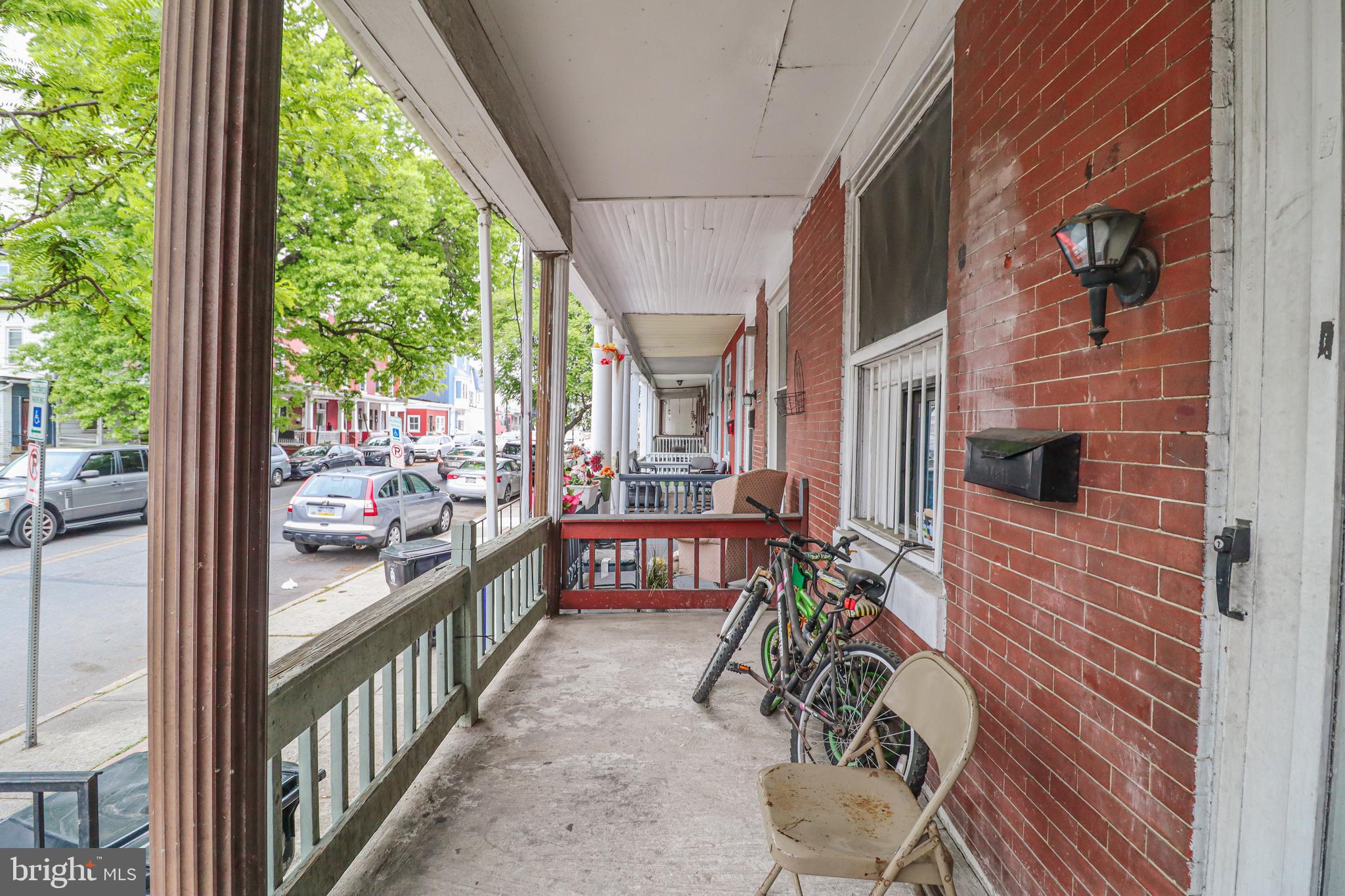 1632 DERRY STREET