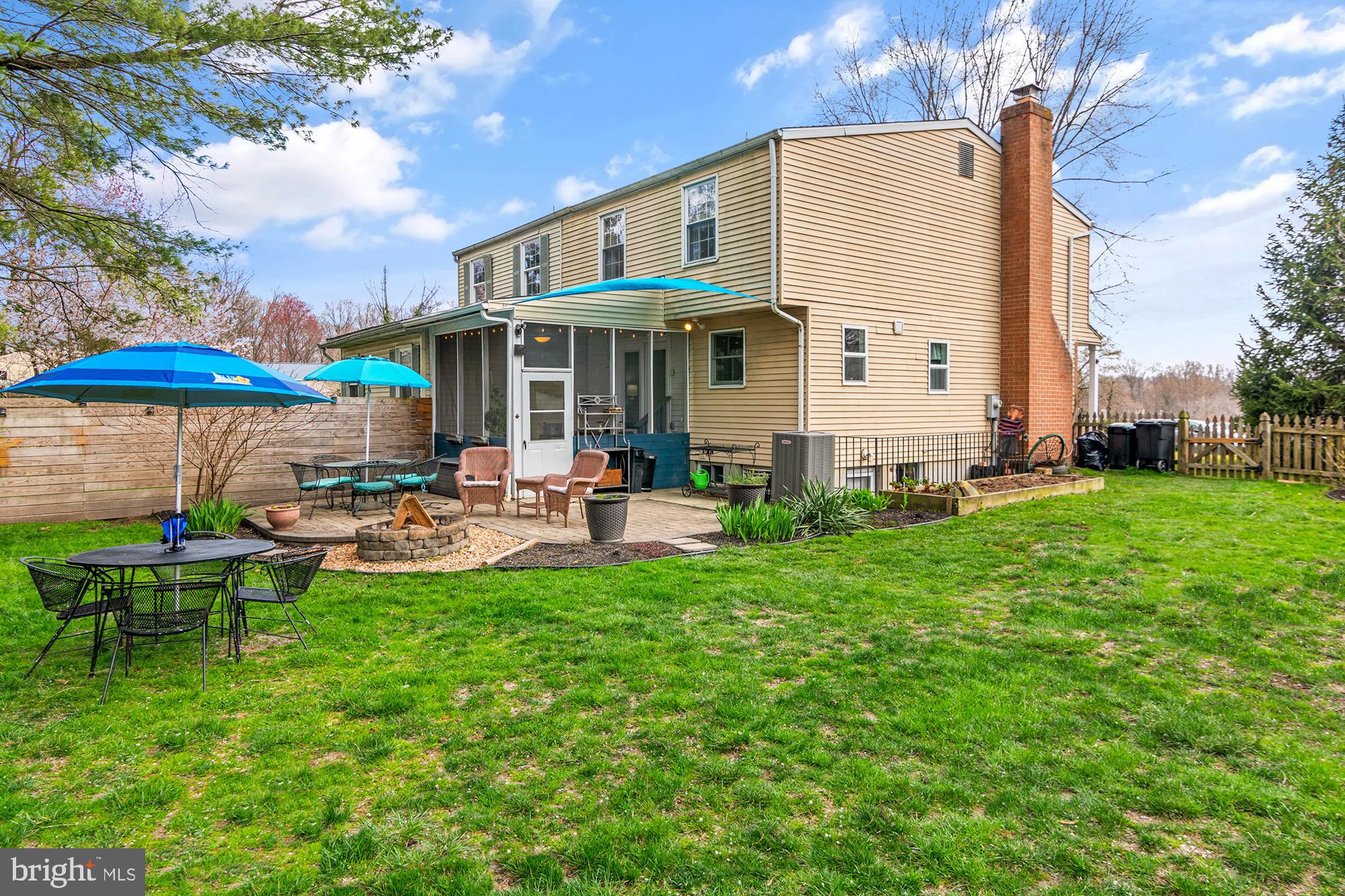 HALLFIELD MANOR - Residential