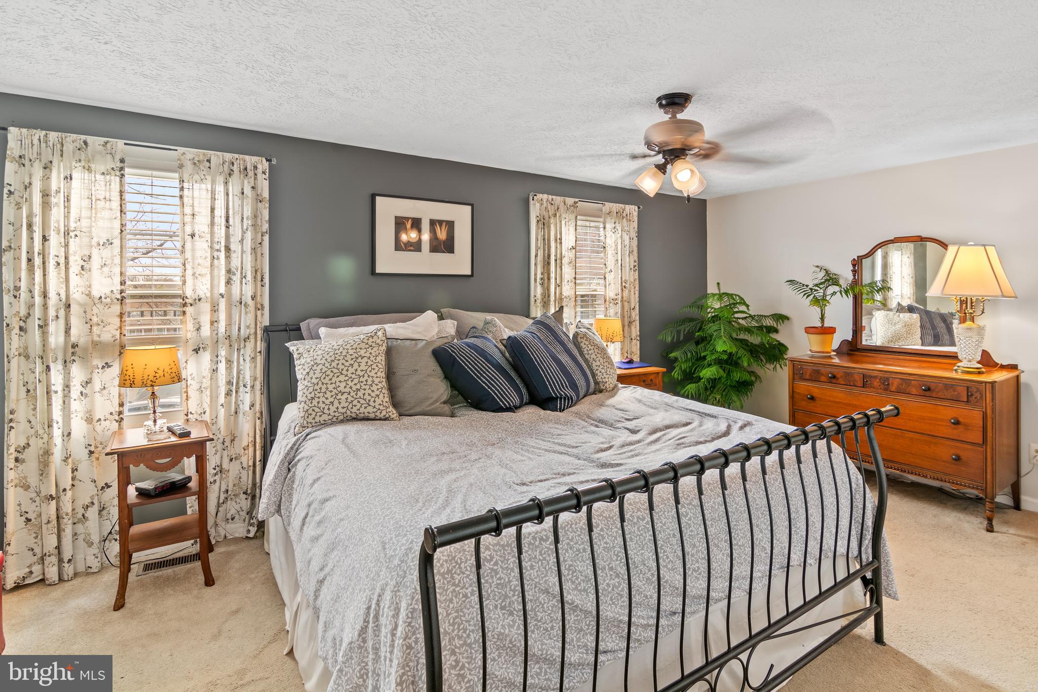 HALLFIELD MANOR - Residential