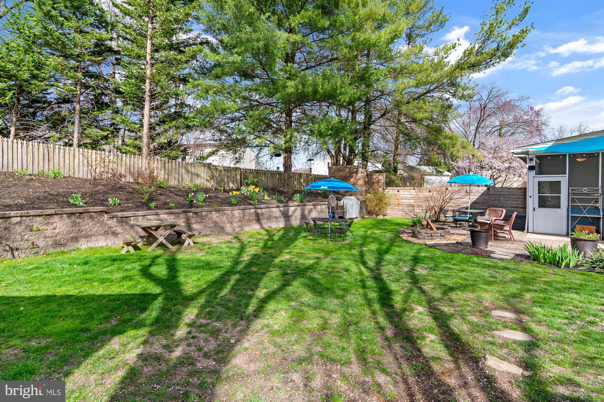 HALLFIELD MANOR - Residential