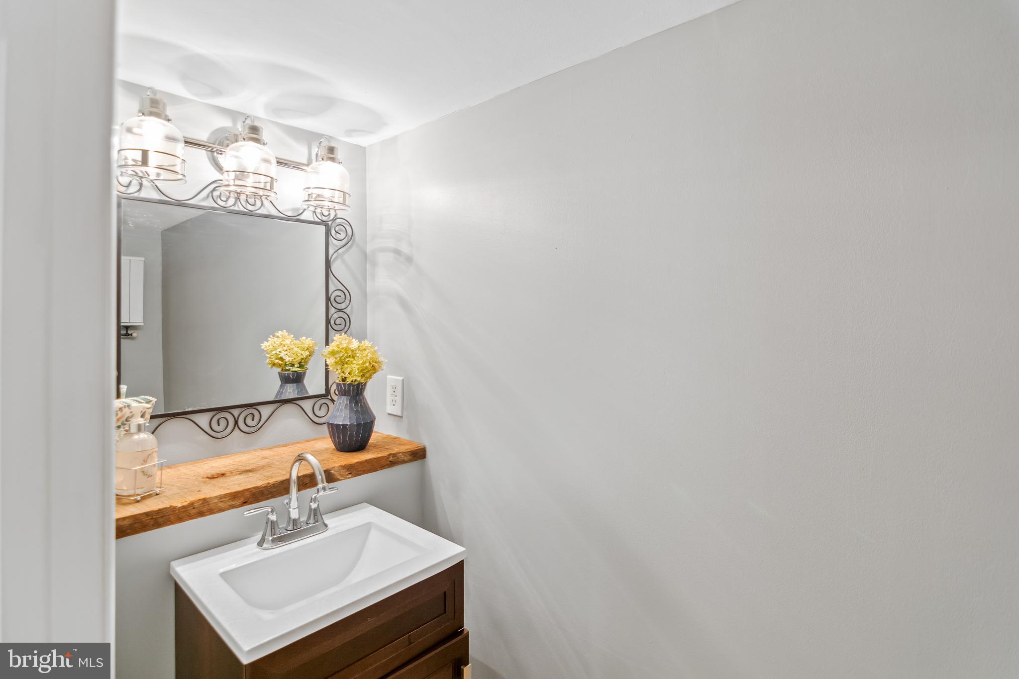 HALLFIELD MANOR - Residential