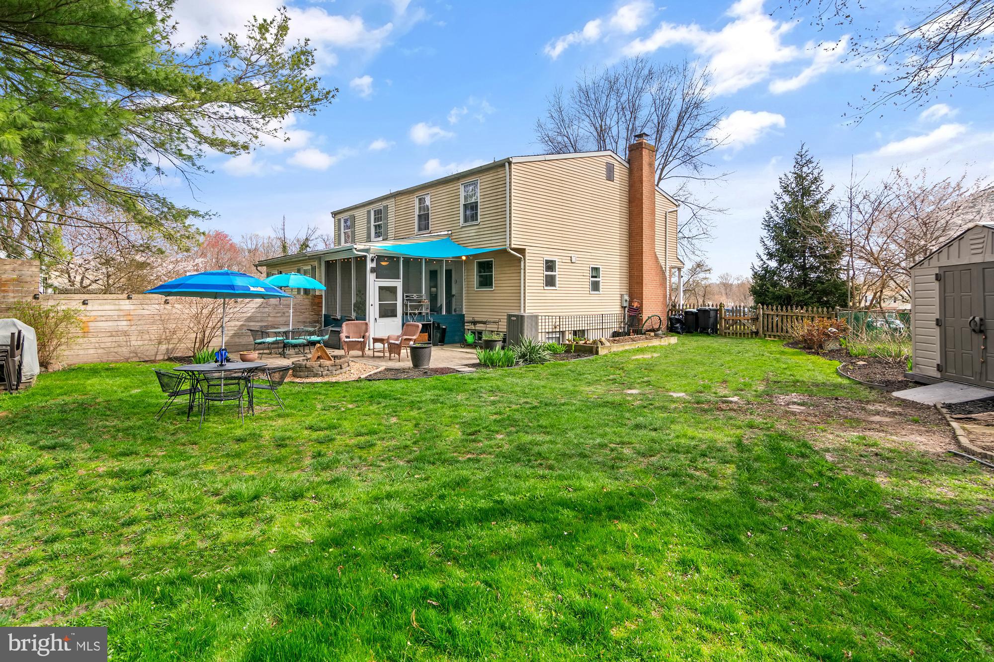 HALLFIELD MANOR - Residential