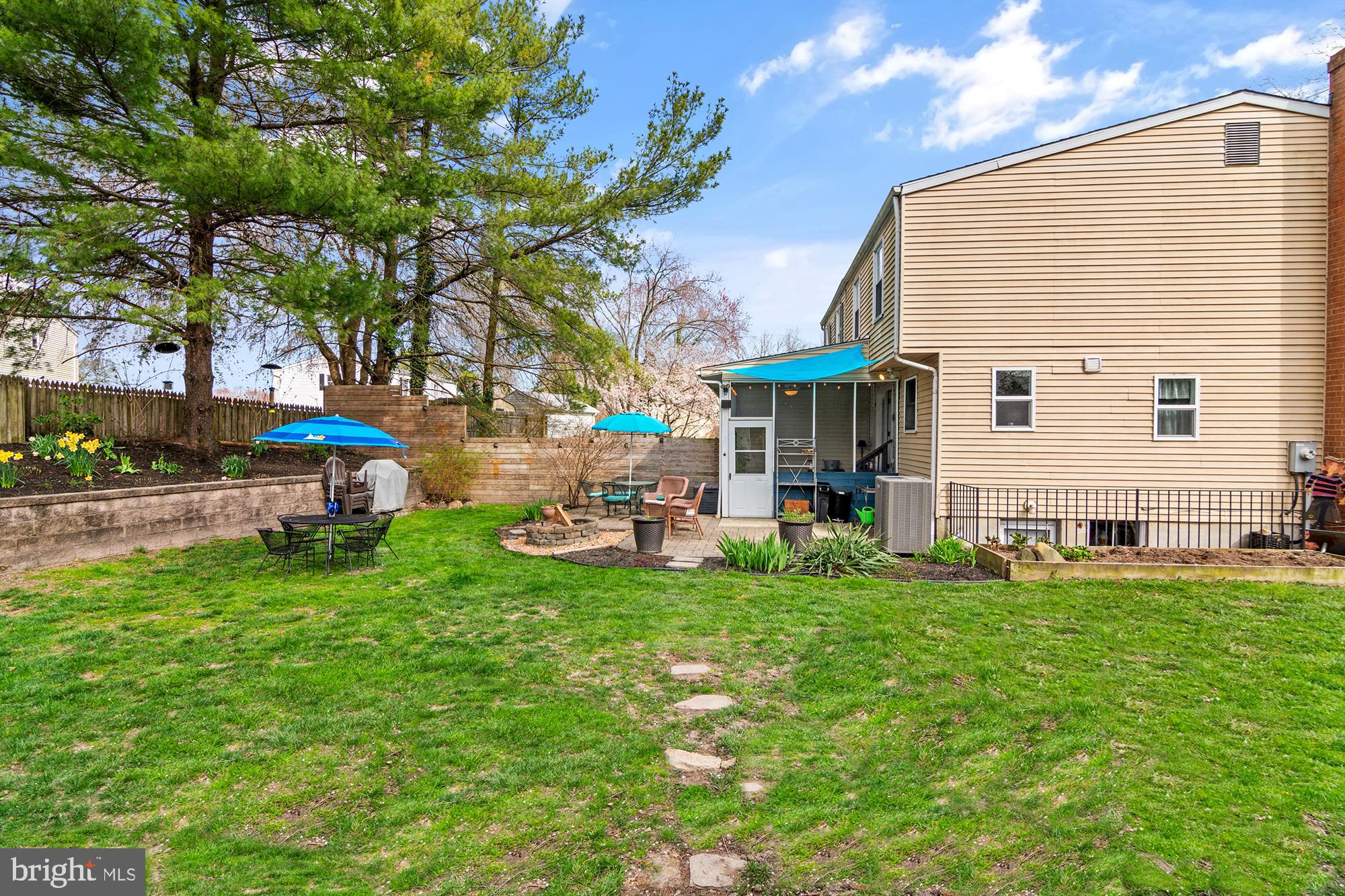 HALLFIELD MANOR - Residential