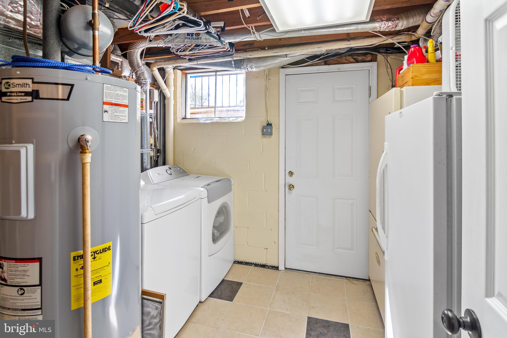 HALLFIELD MANOR - Residential