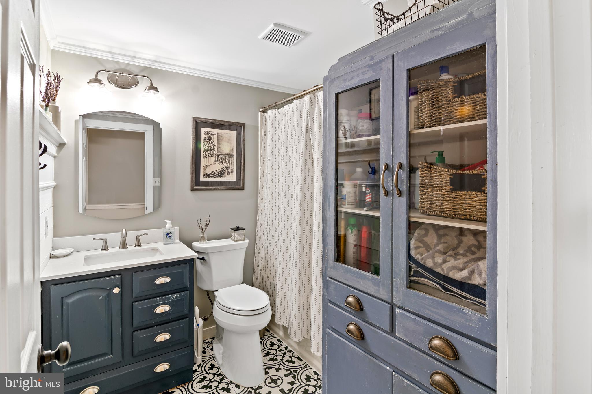 HALLFIELD MANOR - Residential