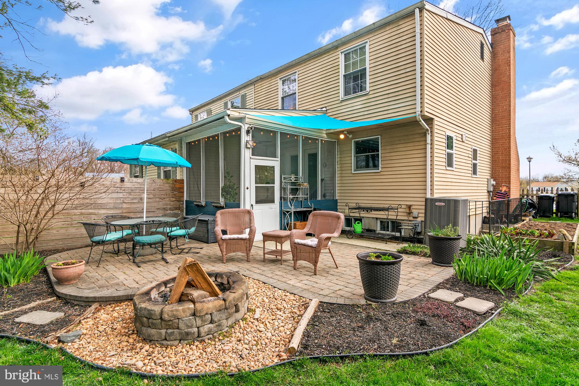 HALLFIELD MANOR - Residential