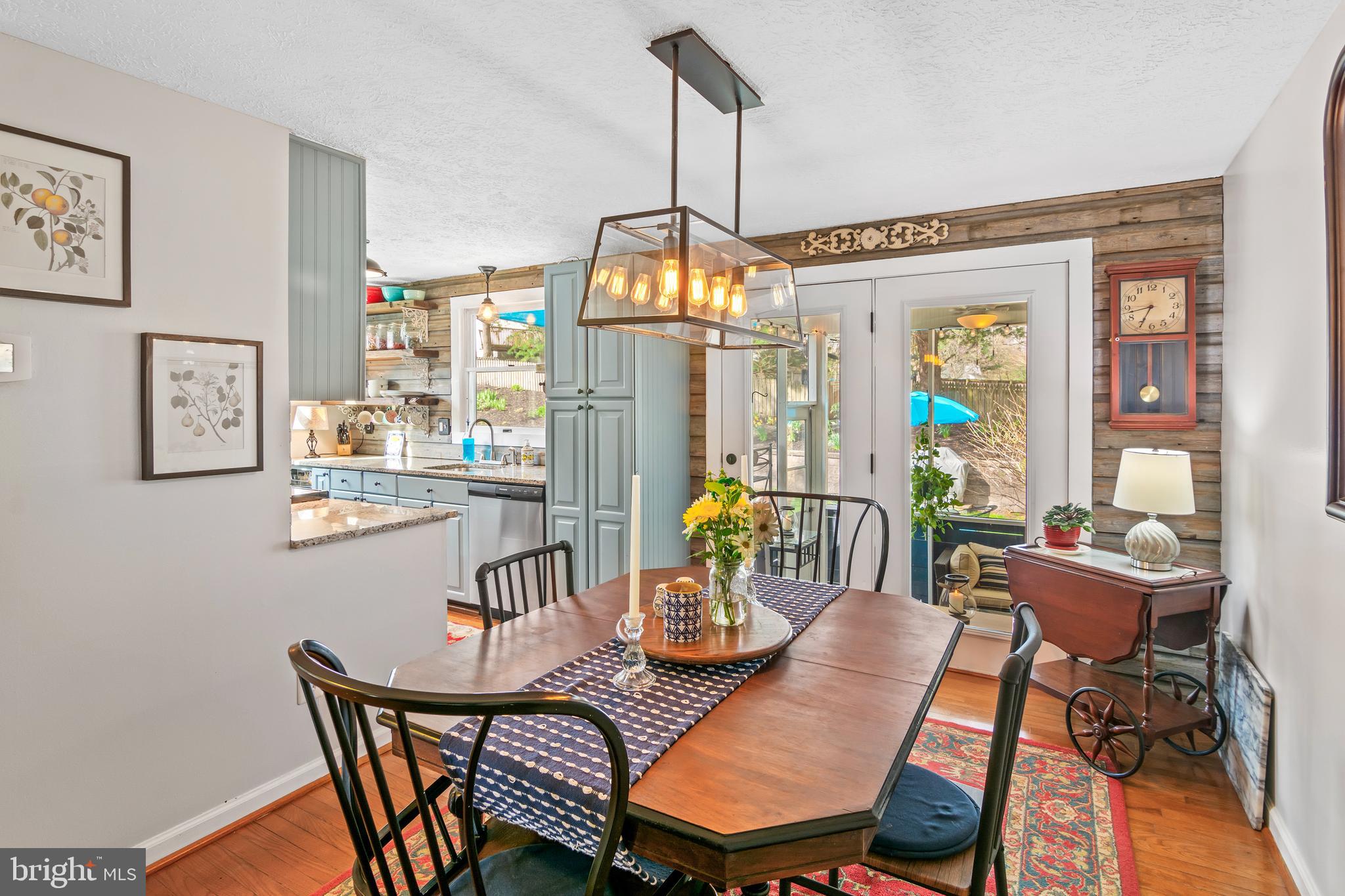 HALLFIELD MANOR - Residential