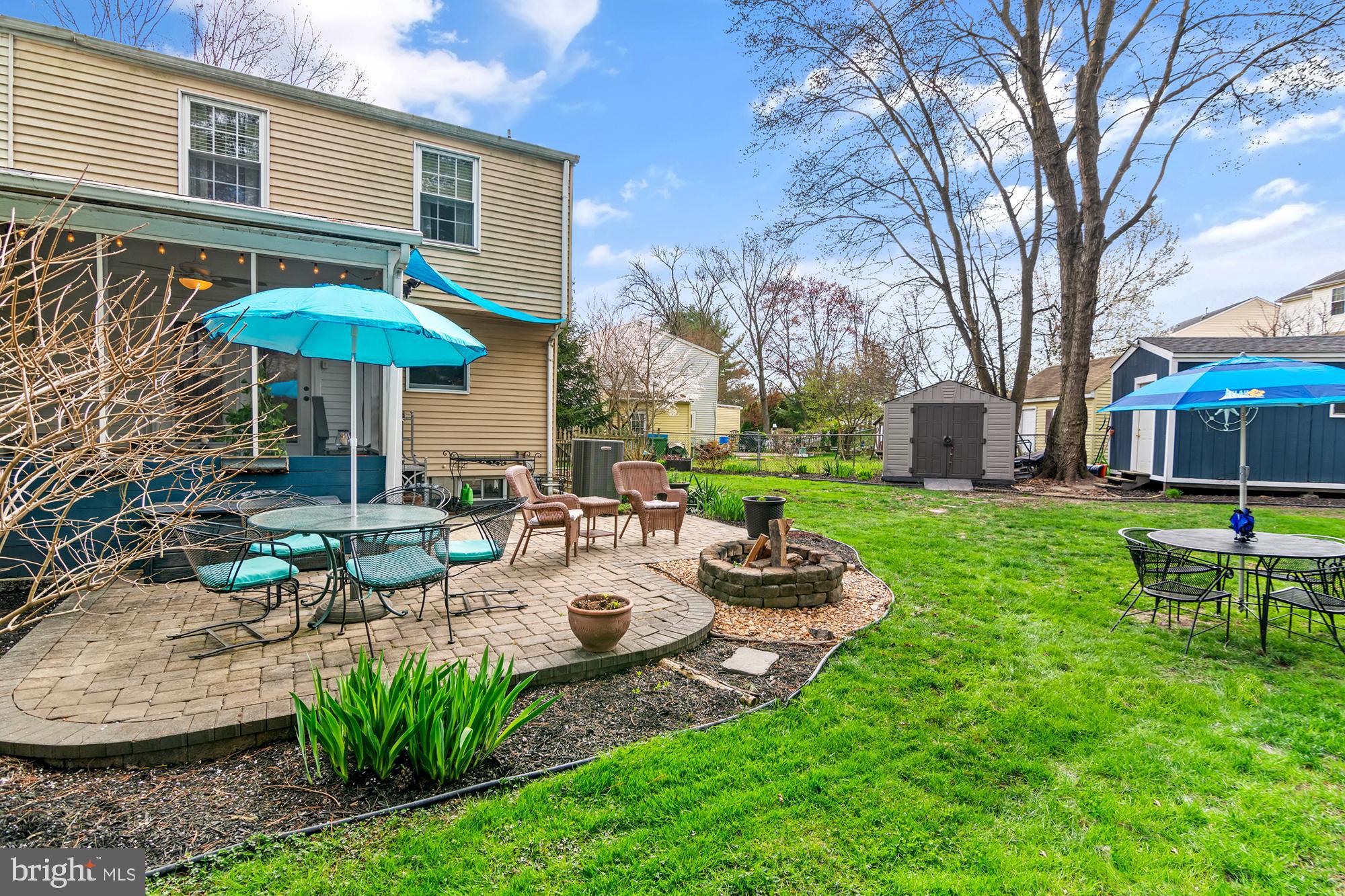 HALLFIELD MANOR - Residential