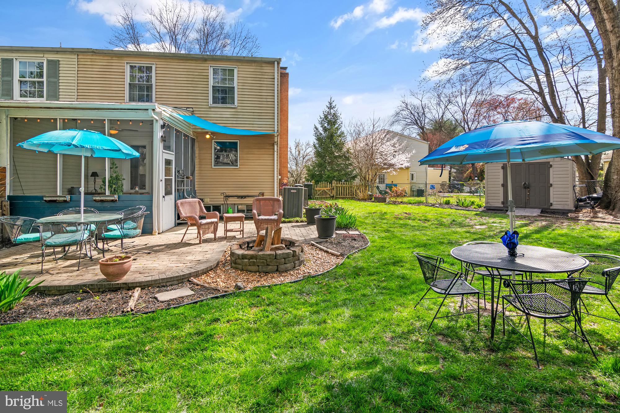 HALLFIELD MANOR - Residential