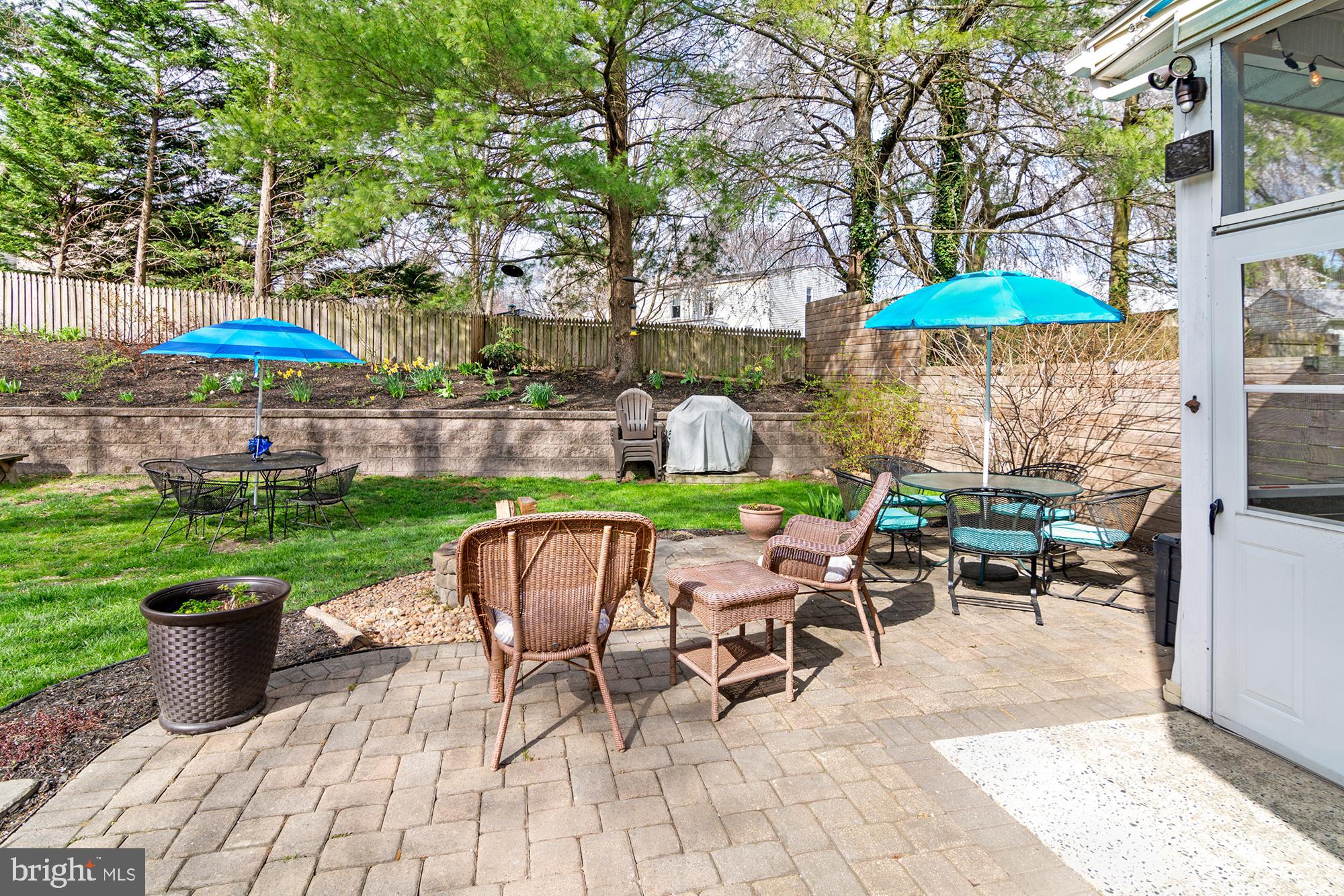 HALLFIELD MANOR - Residential