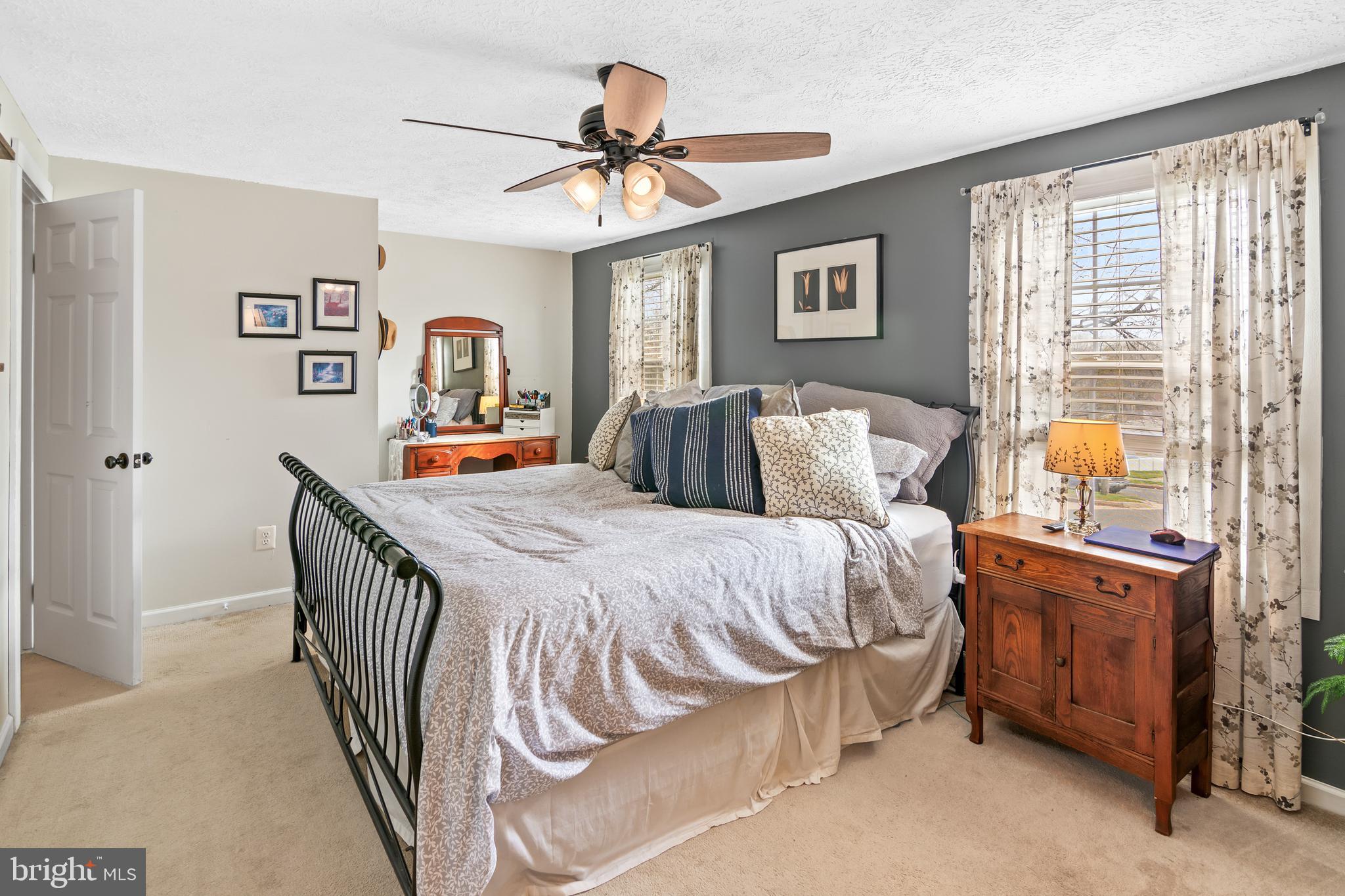 HALLFIELD MANOR - Residential