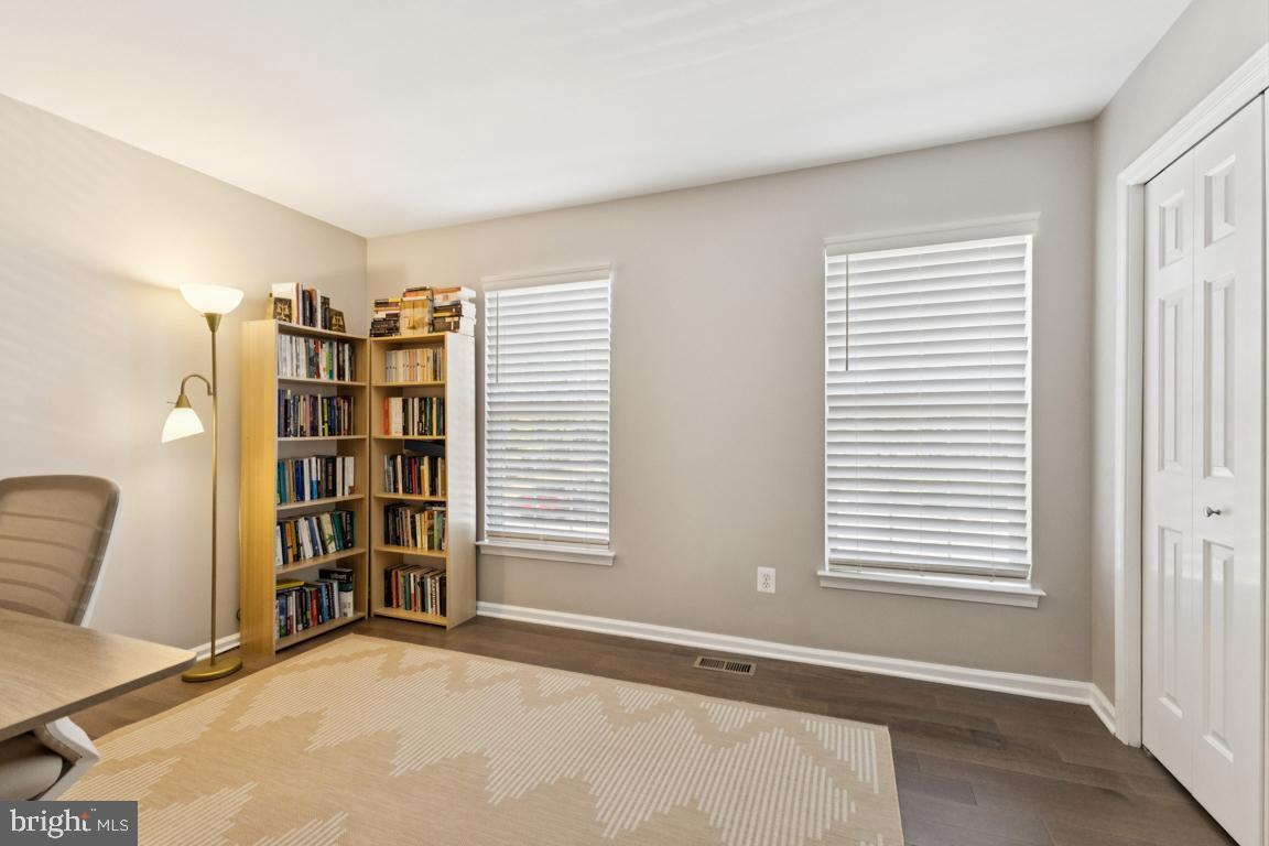 ASHBURN VILLAGE - Residential