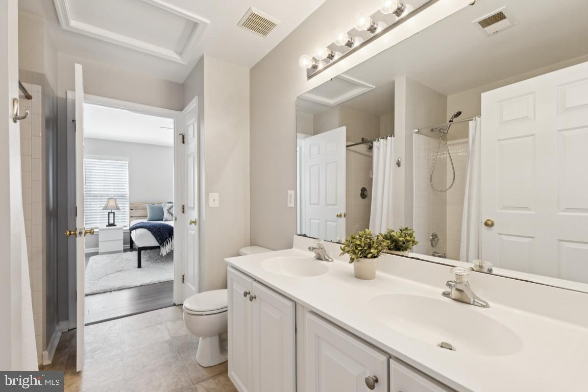 ASHBURN VILLAGE - Residential