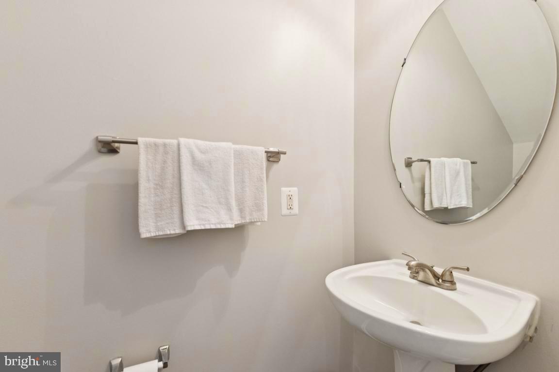 ASHBURN VILLAGE - Residential