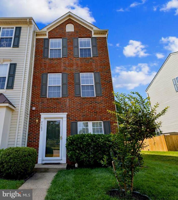 ASHBURN VILLAGE - Residential