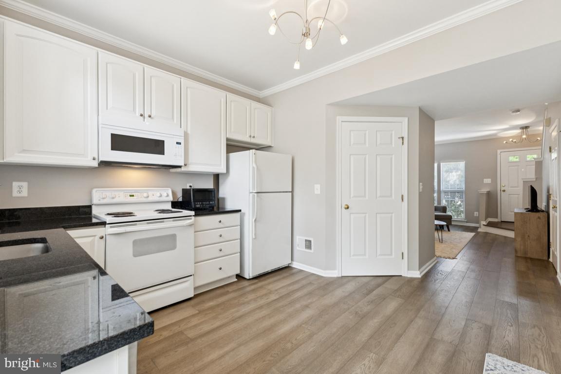 ASHBURN VILLAGE - Residential