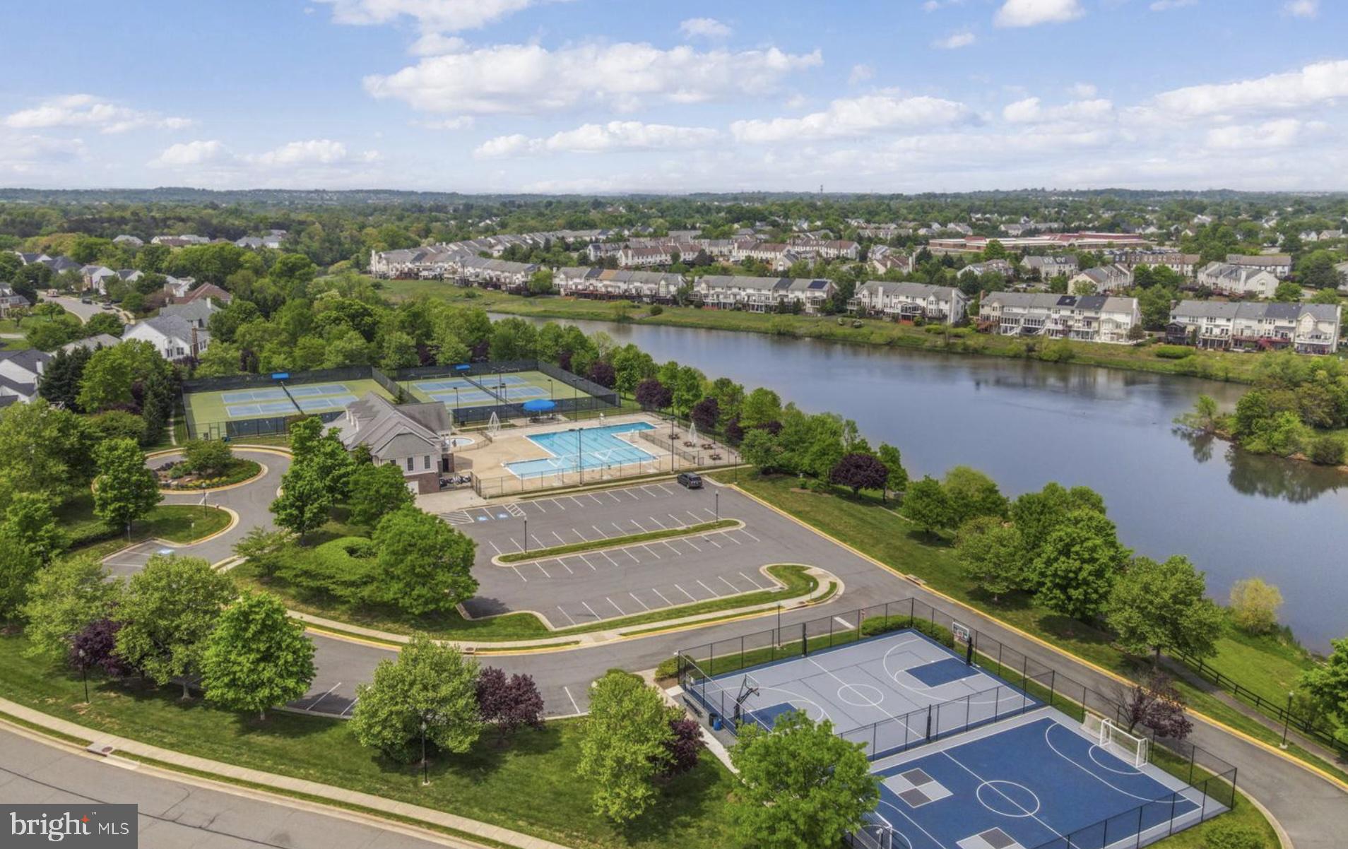 ASHBURN VILLAGE - Residential