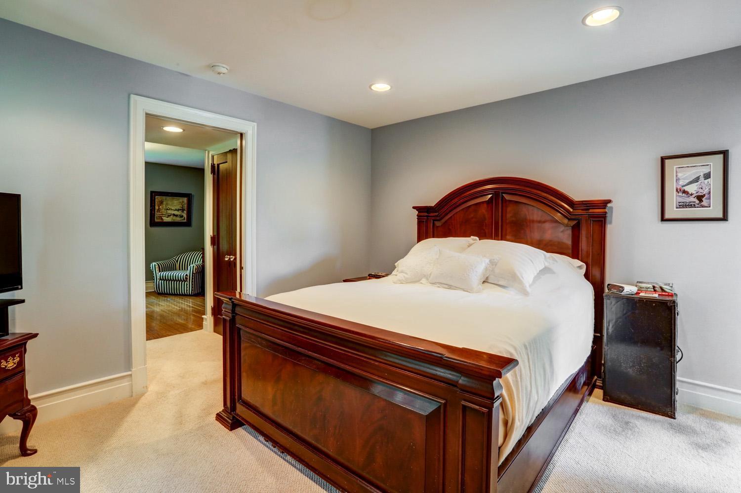 SCHOOL LANE HILLS - Residential