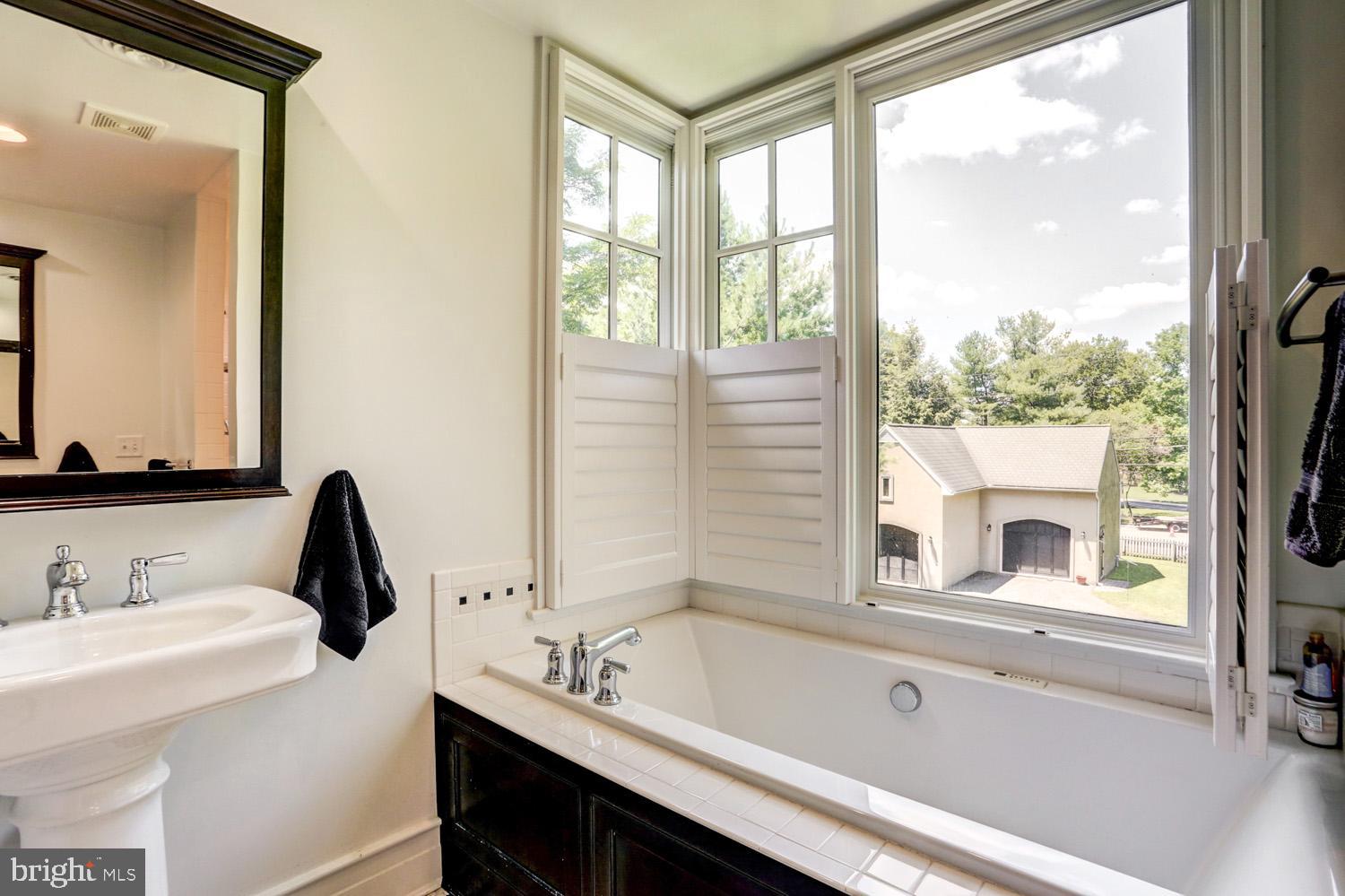 SCHOOL LANE HILLS - Residential