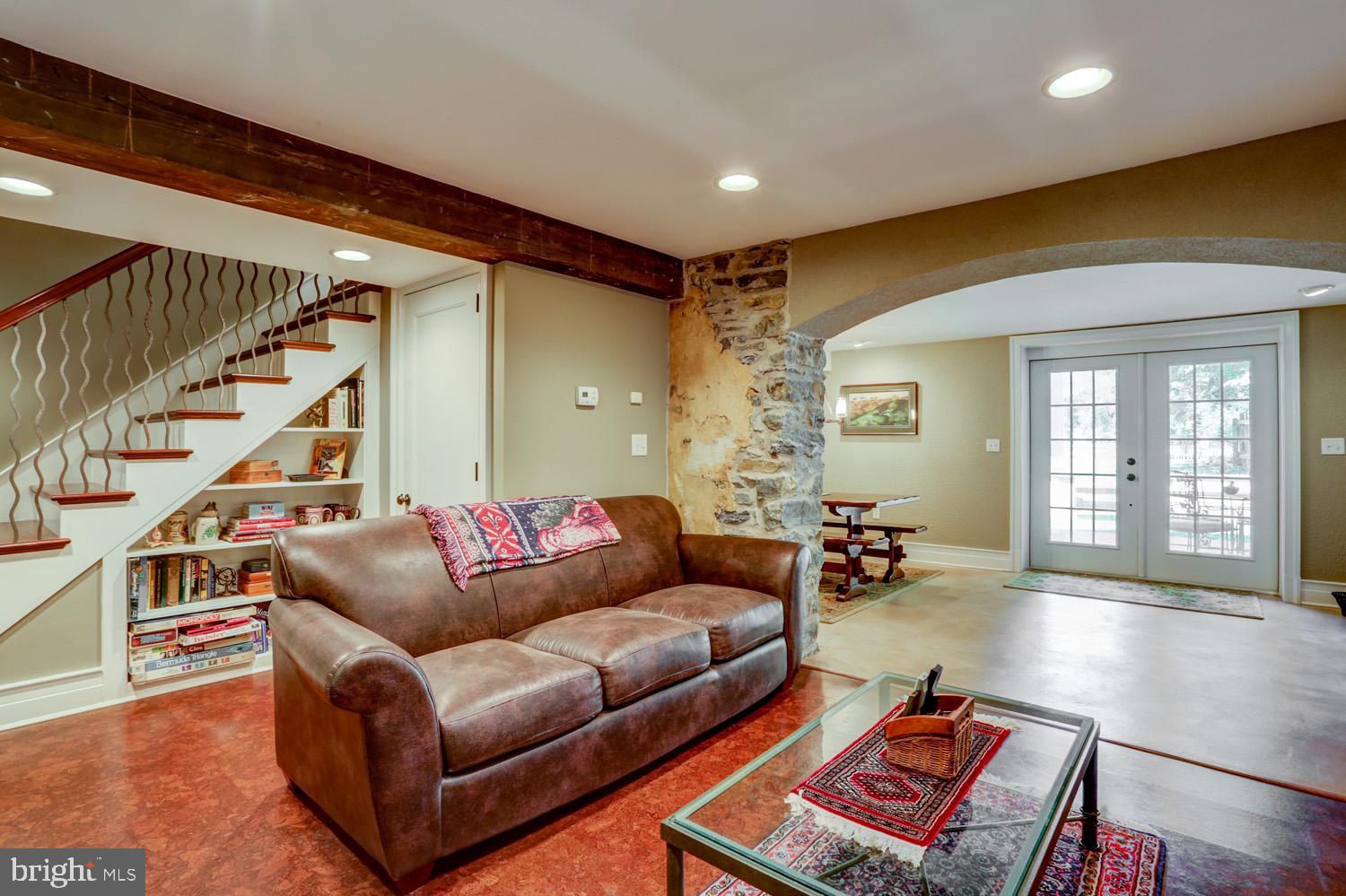 SCHOOL LANE HILLS - Residential