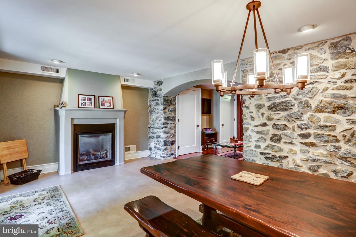 SCHOOL LANE HILLS - Residential