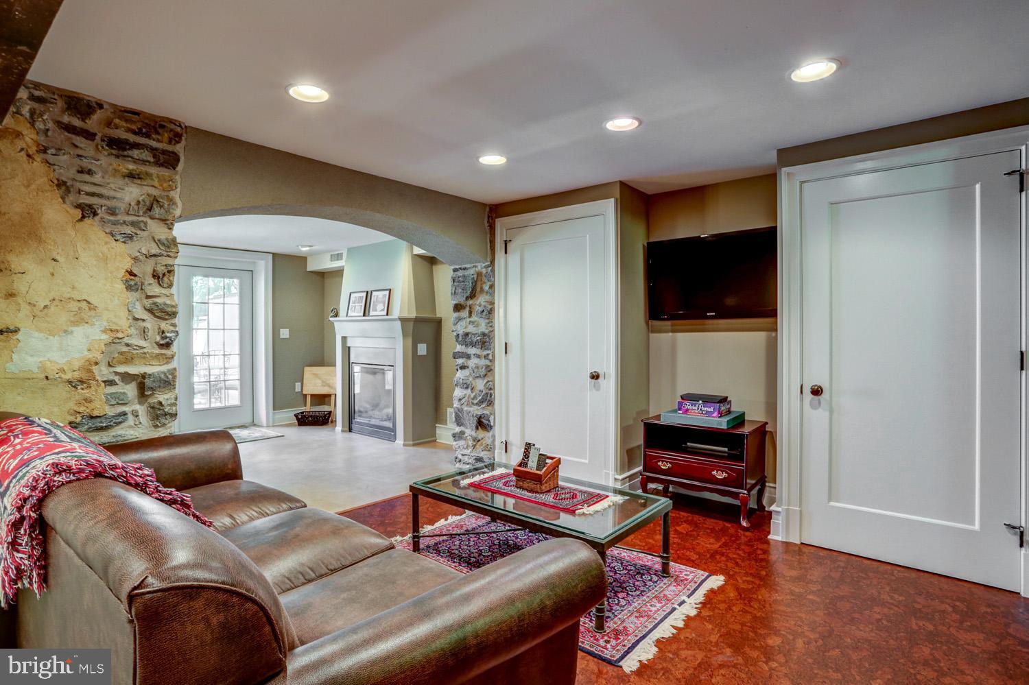 SCHOOL LANE HILLS - Residential