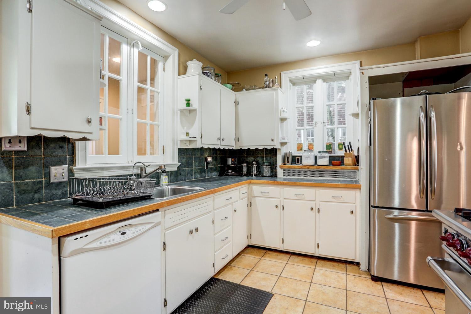 SCHOOL LANE HILLS - Residential