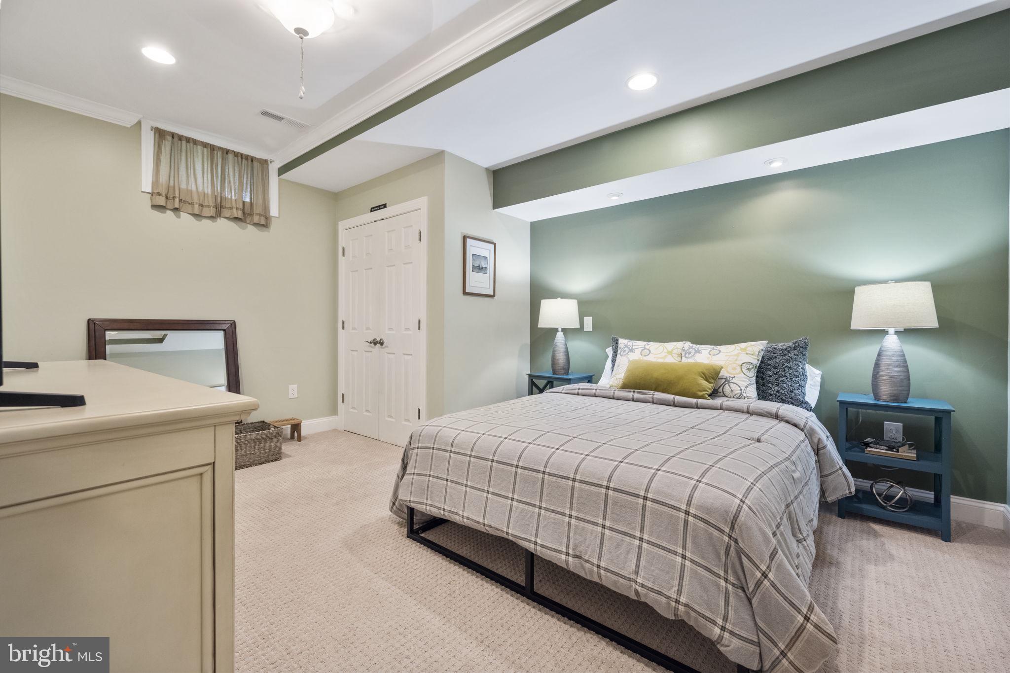 HEATHER KNOLLS - Residential