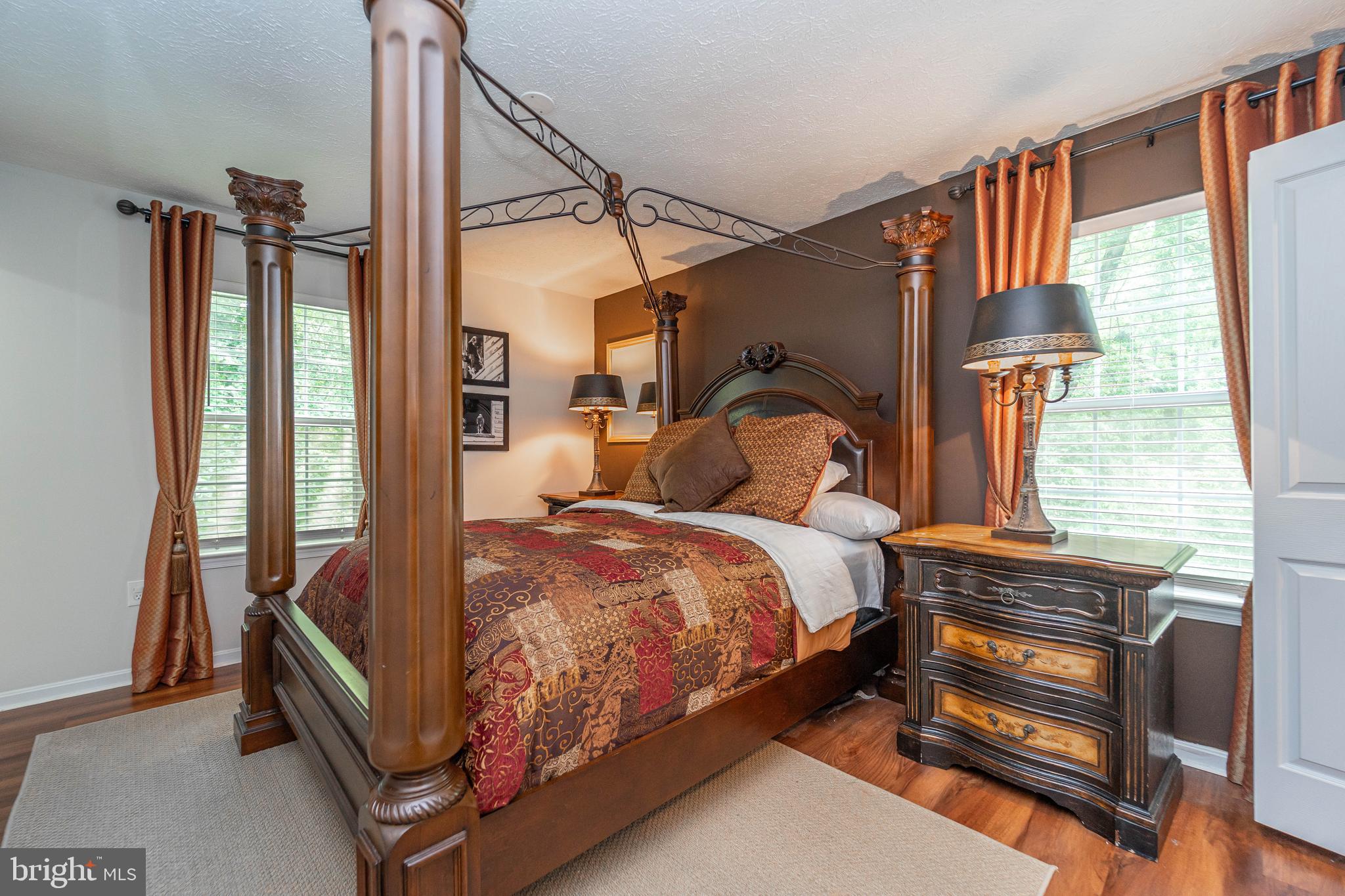 SHANNON SQUARE - Residential