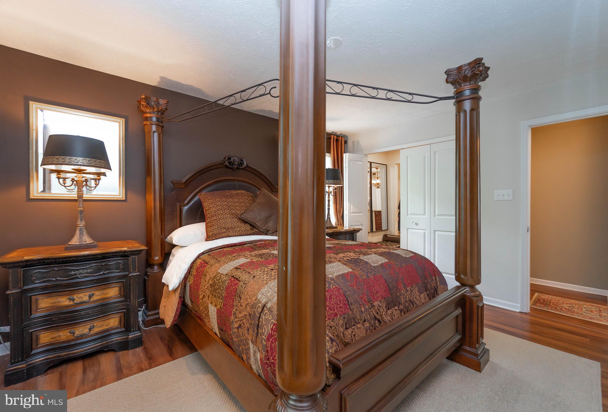 SHANNON SQUARE - Residential